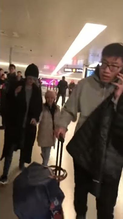 袁泉带女儿来上海玩啦 Yuan Quan brought his daughter to Shanghai to play