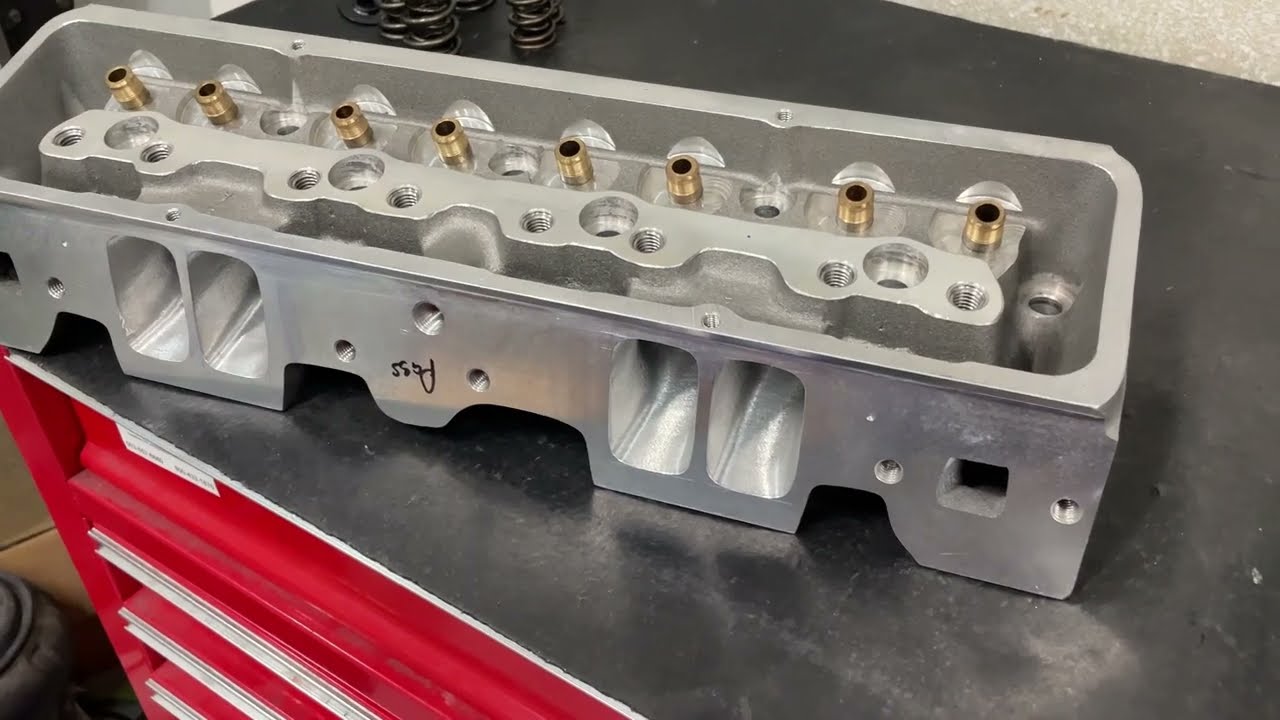 Raised Runner 23degree SBC heads Head Hunter - YouTube