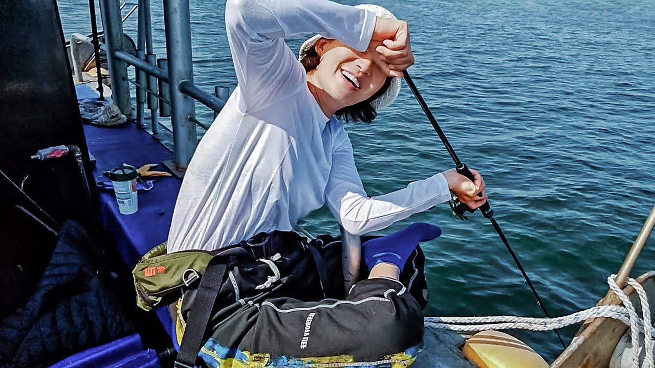 [ENG] 비웃는데요?건너편 배랑 경쟁붙었어요 /경남 삼천포 문어낚시