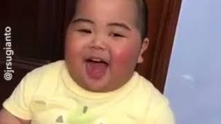 أجمل ضحكة طفل صيني بس اضحك على ضحكته