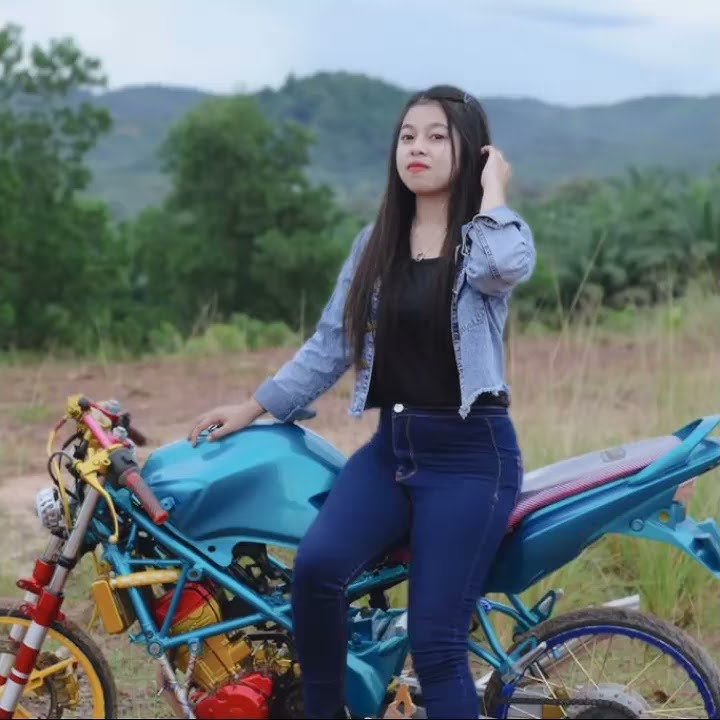 #Story wa'  perlahan engkau menjauh dariku....,,