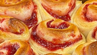 Fluffy, delicious, swirly jam buns that look like a whole pie at first | Strawberry jam filled buns