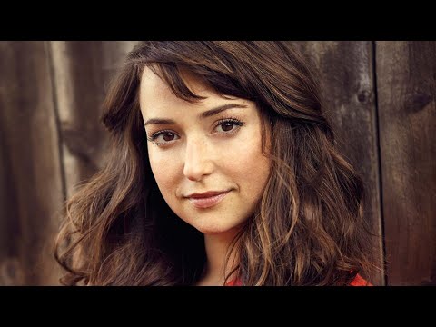 Milana Vayntrub n G-Strlng Photos Leave Little To Imagination..Take a look