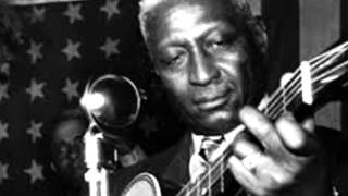 Leadbelly-Packin' Trunk Blues chords