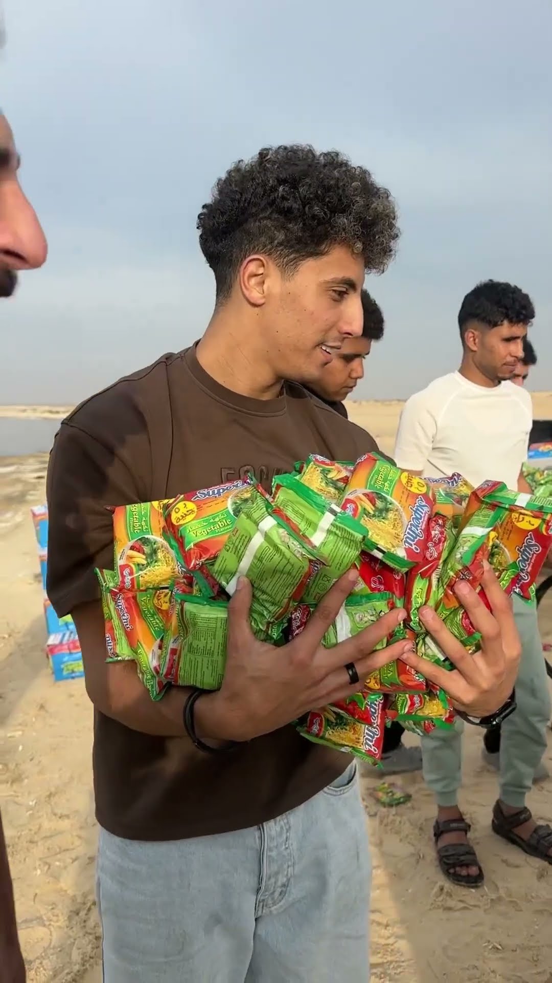 اقوى فيديو مع اكبر حله اندومي في الكوكب?