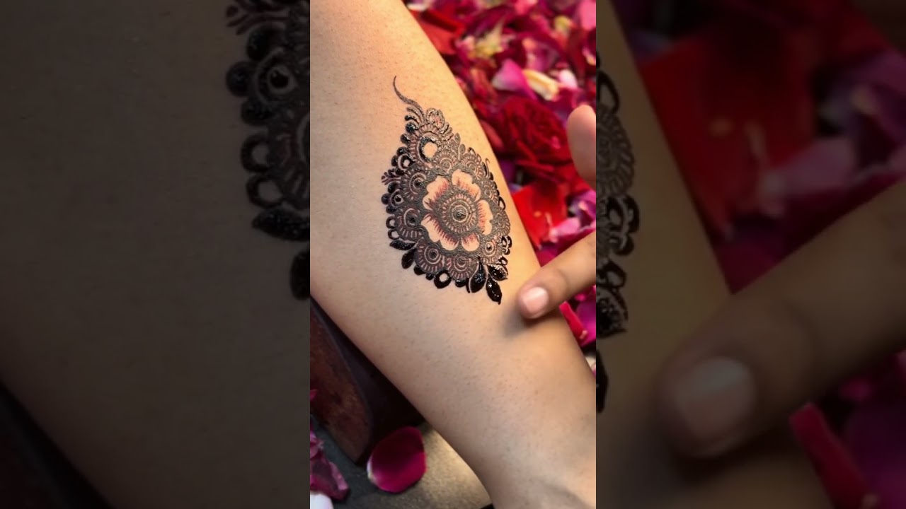 Slaping Henna 🥰😍✨ #farhanmehndiparlour #mehndi #hennatatto #reels #henna