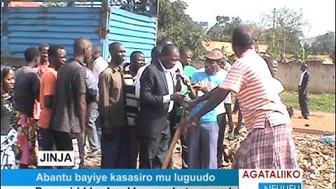 Abantu bayiye kasasiro mu luguudo