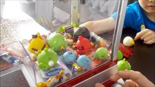 Unboxing the mini claw machine