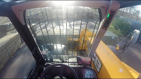 Rough Terrain Telehandler - Moving Timber