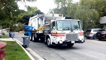 Old Footage! Speedy Recology Autocar WXLL Heil Durapack Python (13145) 