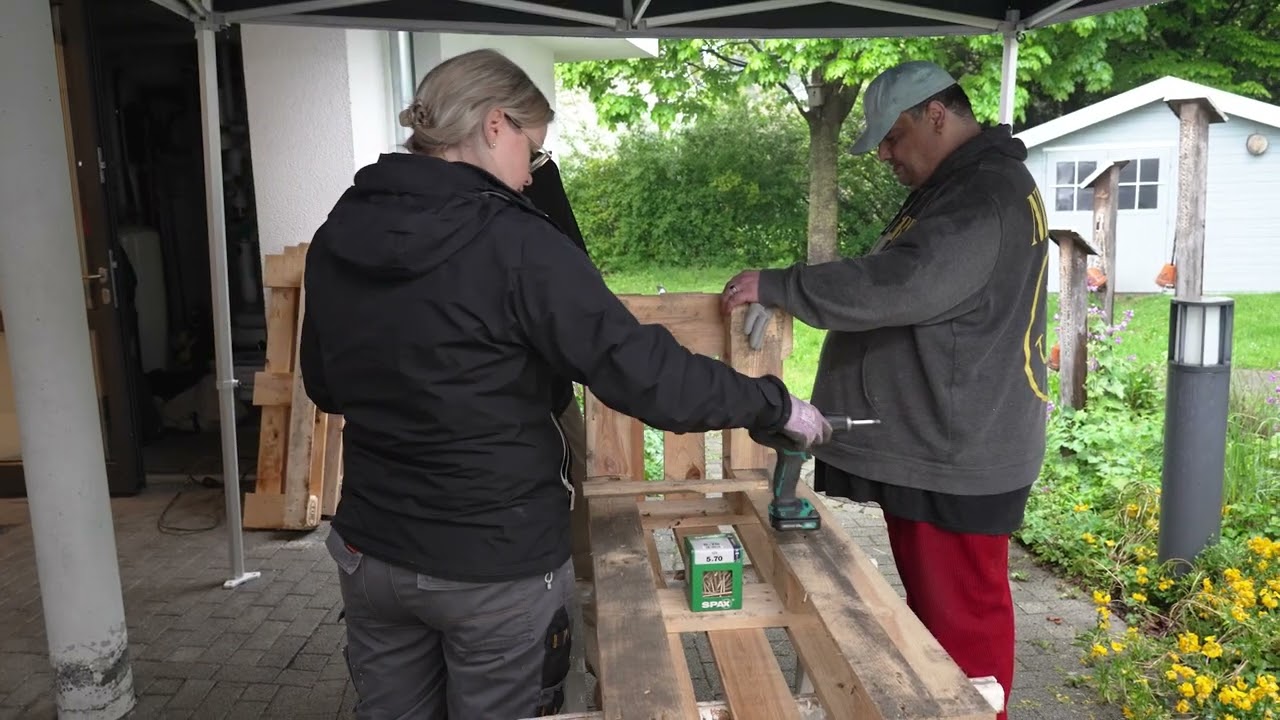 Eine Hand voll Erde_Folge 9_Bauen mit Paletten