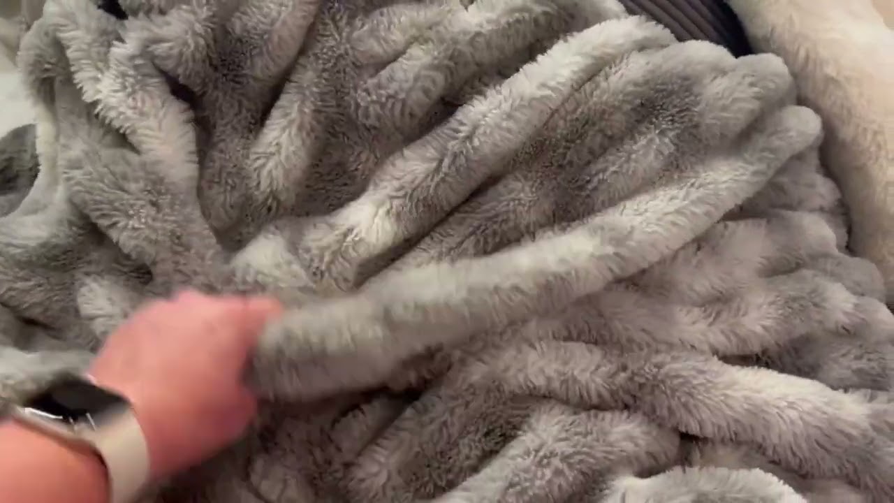 Mon Chateau Luxury Collection Faux Fur Throw Blanket Review