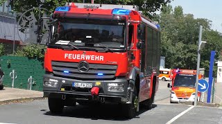 Rettungswagen Notarzt und Feuerwehr im Einsatzfahrt in Oberhausen