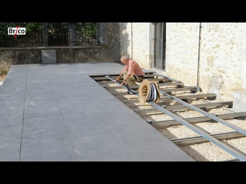 Vidéo: Un plancher surélevé est une structure de cadre qui vous permet de surélever le sol pour cacher les systèmes de communication en dessous