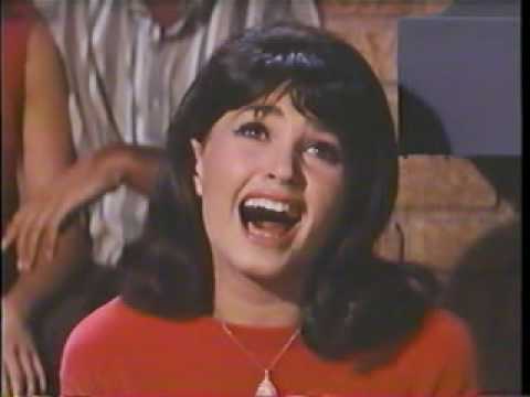 Donna Loren (1965) "It Only Hurts When I Cry" Beac...