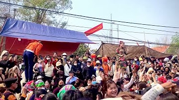 Hội chợ tình phong Vân lục ngạn Bắc giang . Các vũ công quẩy nhiệt tình