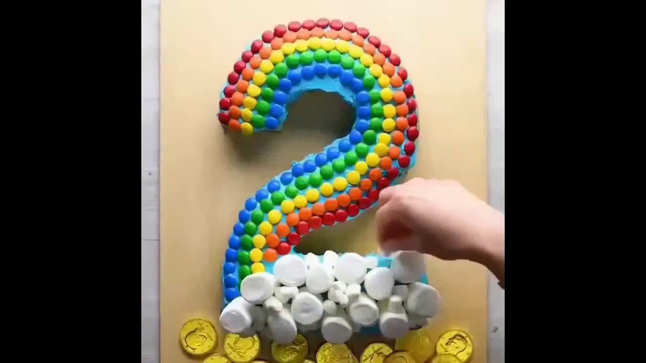 شوف واتعلم تزيين وتشكيل تورتة عيد الميلاد علي شكل ارقام واعملها لنفسك