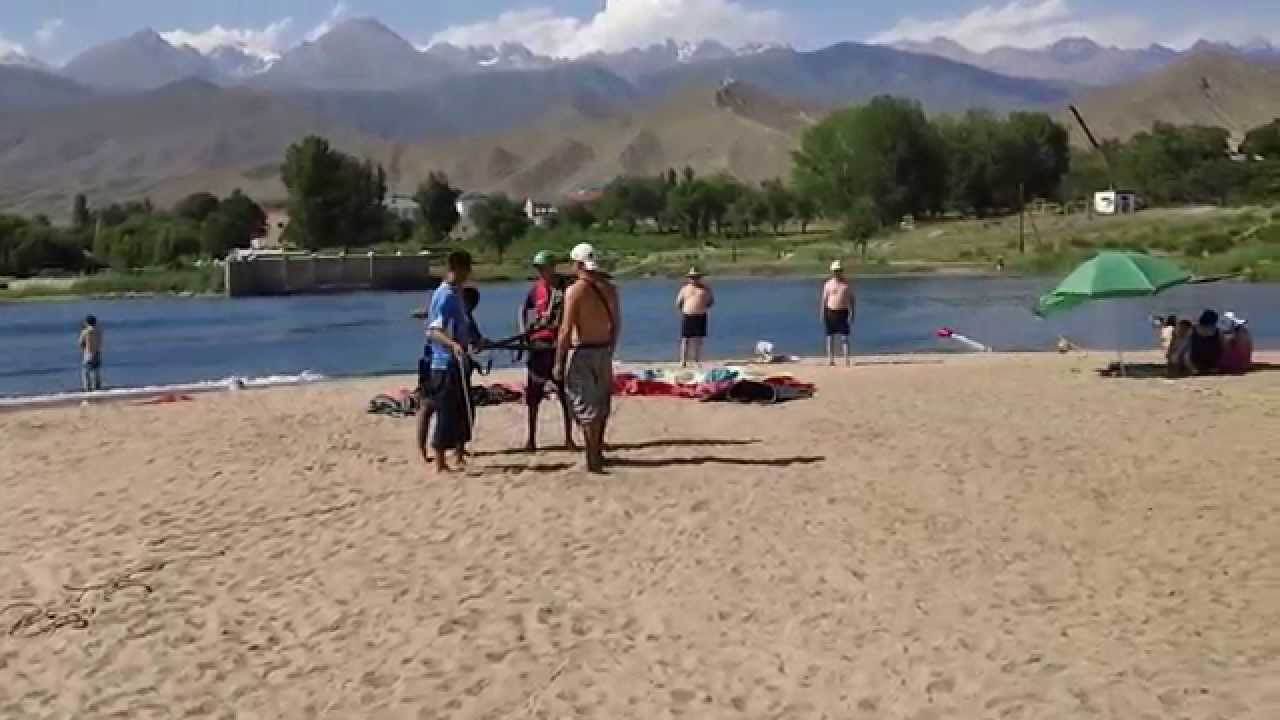 На парашюте над Иссык Кулем - YouTube