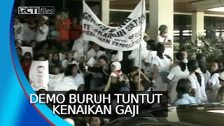Buruh Berunjuk Rasa Menuntut Kenaikan Gaji Tahun 2004