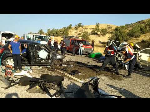 KAMYONET İLE OTOMOBİL ÇARPIŞTI: 4 ÖLÜ, 3 YARALI
