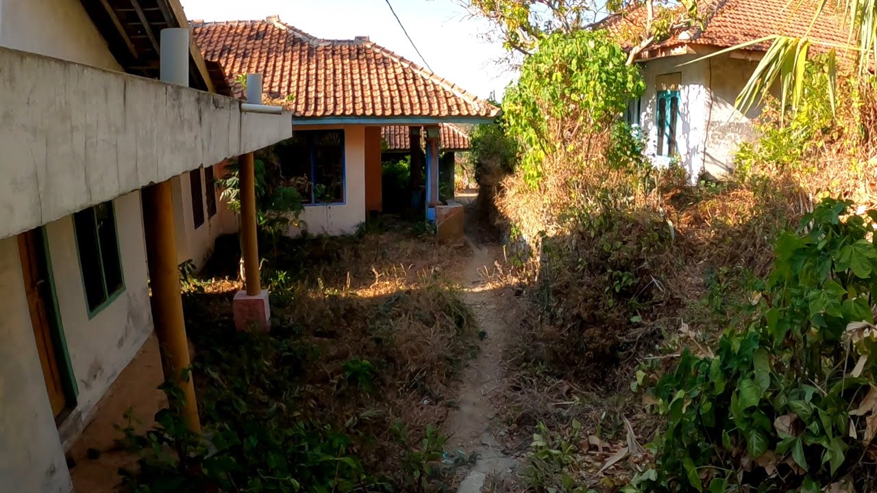 KETEMU 2 LANSIA YANG TINGGAL DI KAMPUNG MATI SIRIWATI INI