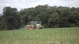 Epandage d'engrais 2012: Claas Axos 340 et Epandeur à engrais