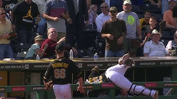 Sanchez goes headfirst into dugout on catch