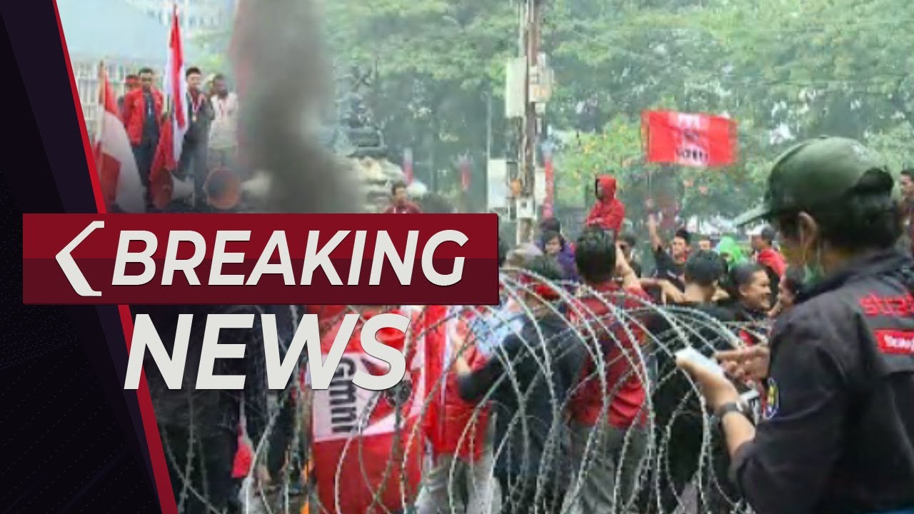BREAKING NEWS - Mahasiswa Demo Tolak Kenaikan Harga BBM di Jakarta