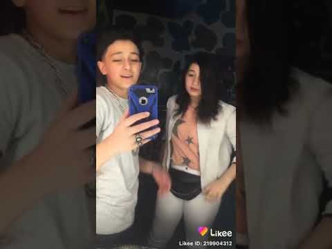 الولد ده بيغني لحبيبته عايز تعمل مشاهده اضغط على الصوره لو عجبك اعمل لايك