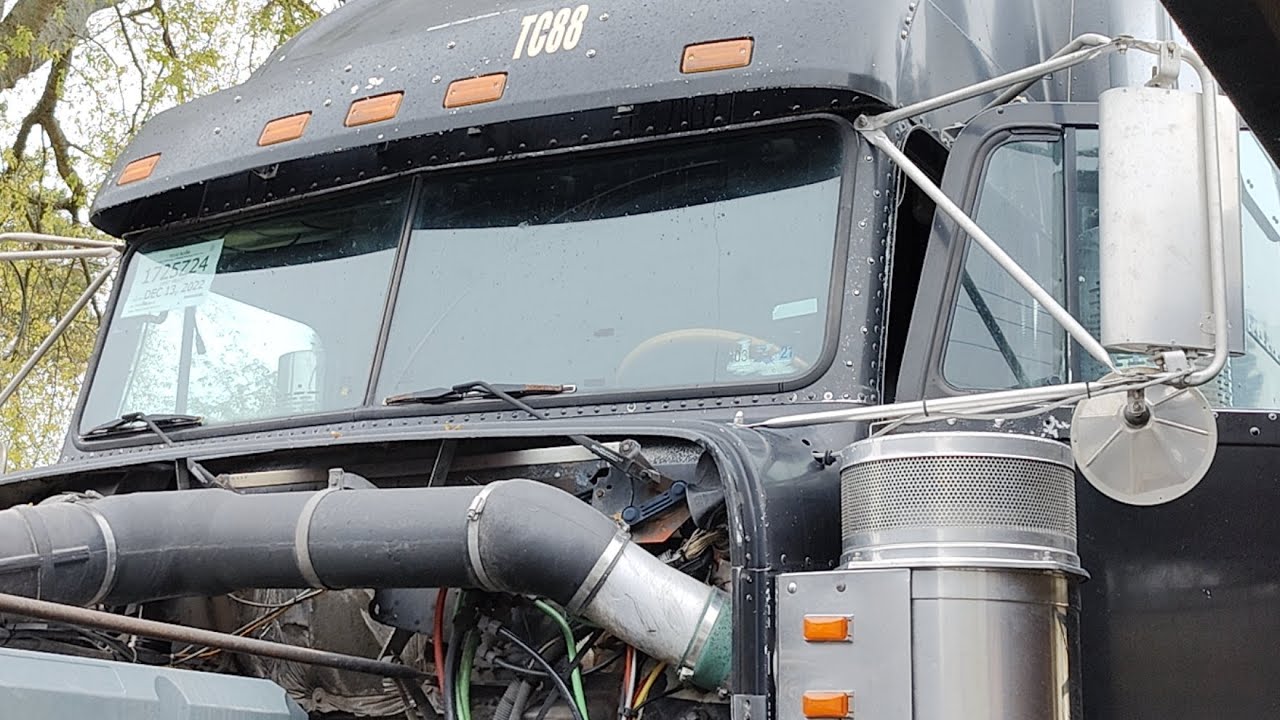 Freightliner Classic XL - Overview 12.7 Detroit 60 Series ELD Exempt