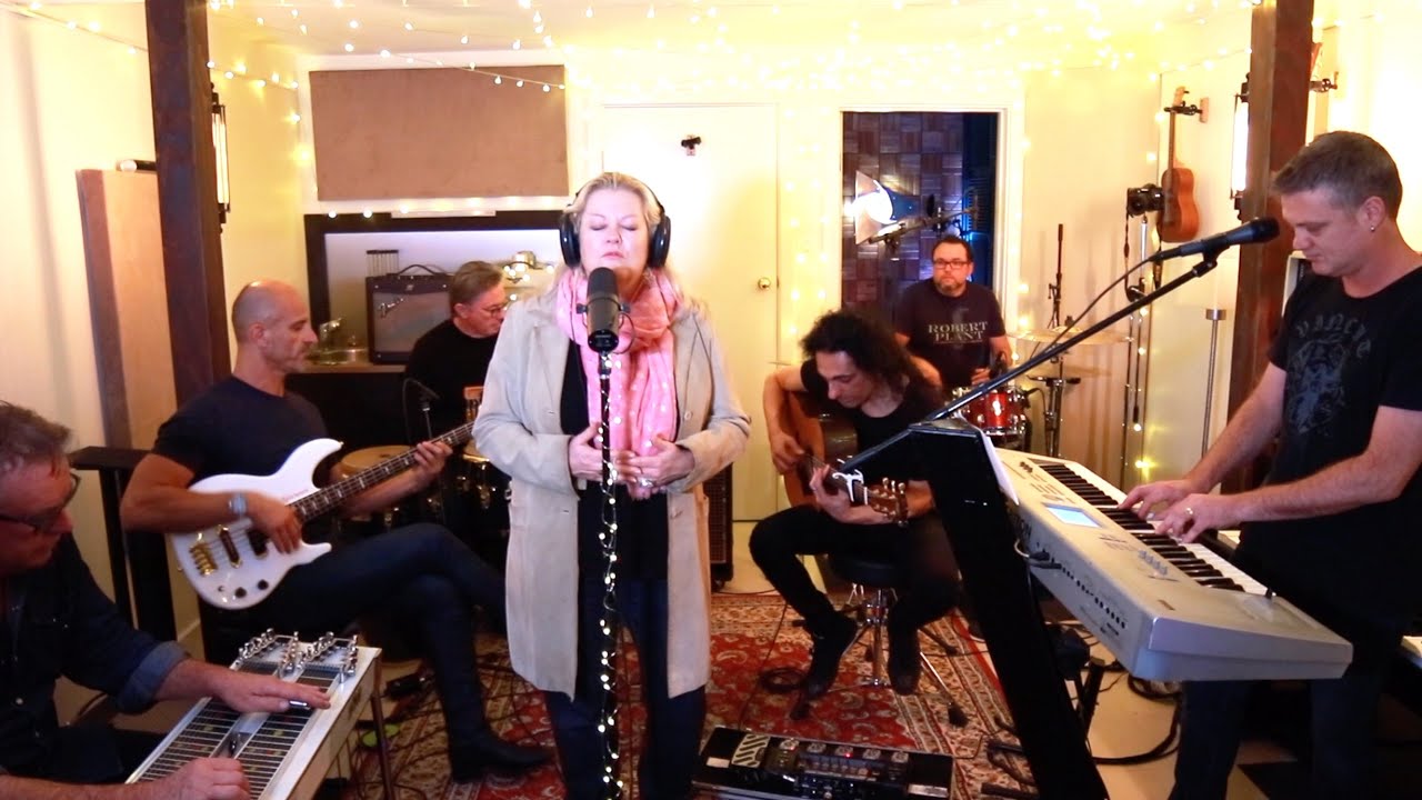 'I CAN'T MAKE YOU LOVE ME' BONNIE RAITT covered by the HSCC