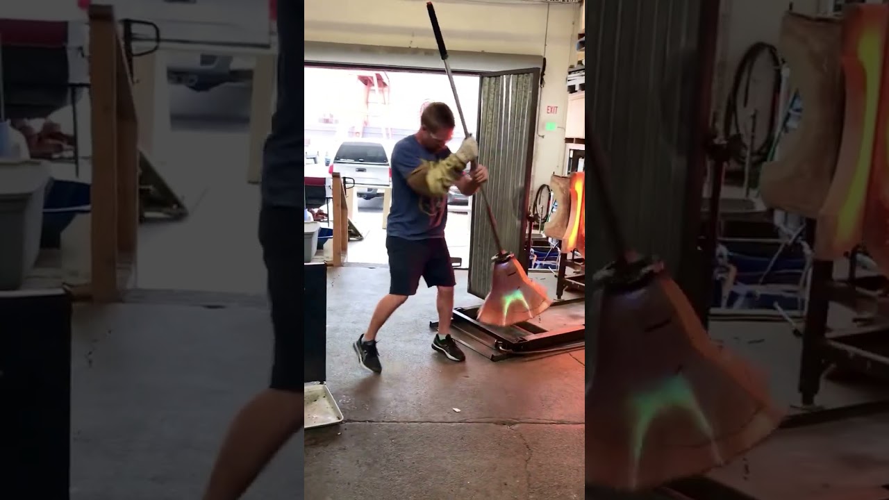 Glassblowing Italian inspired napkin vase. #glassblowing #glass #glassblower #glasssculpture