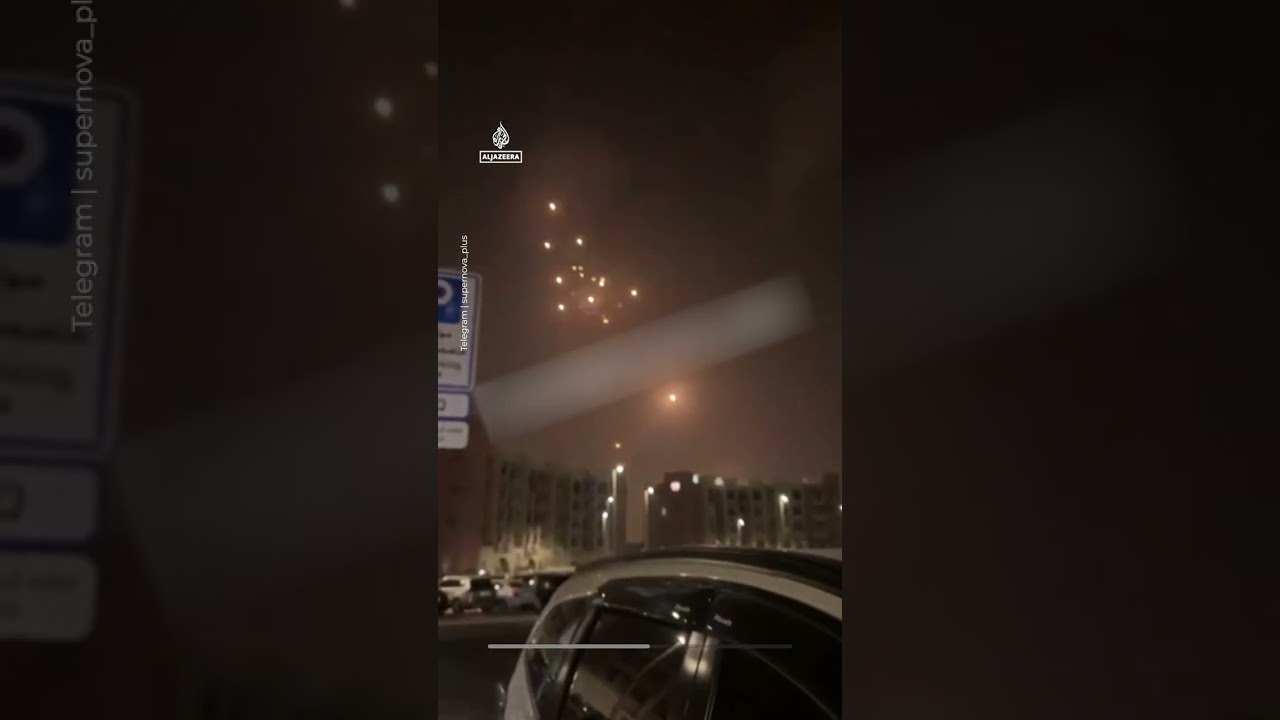 حطام محترق من عمليات اعتراض الصواريخ يتساقط على دبي | AJ #shorts