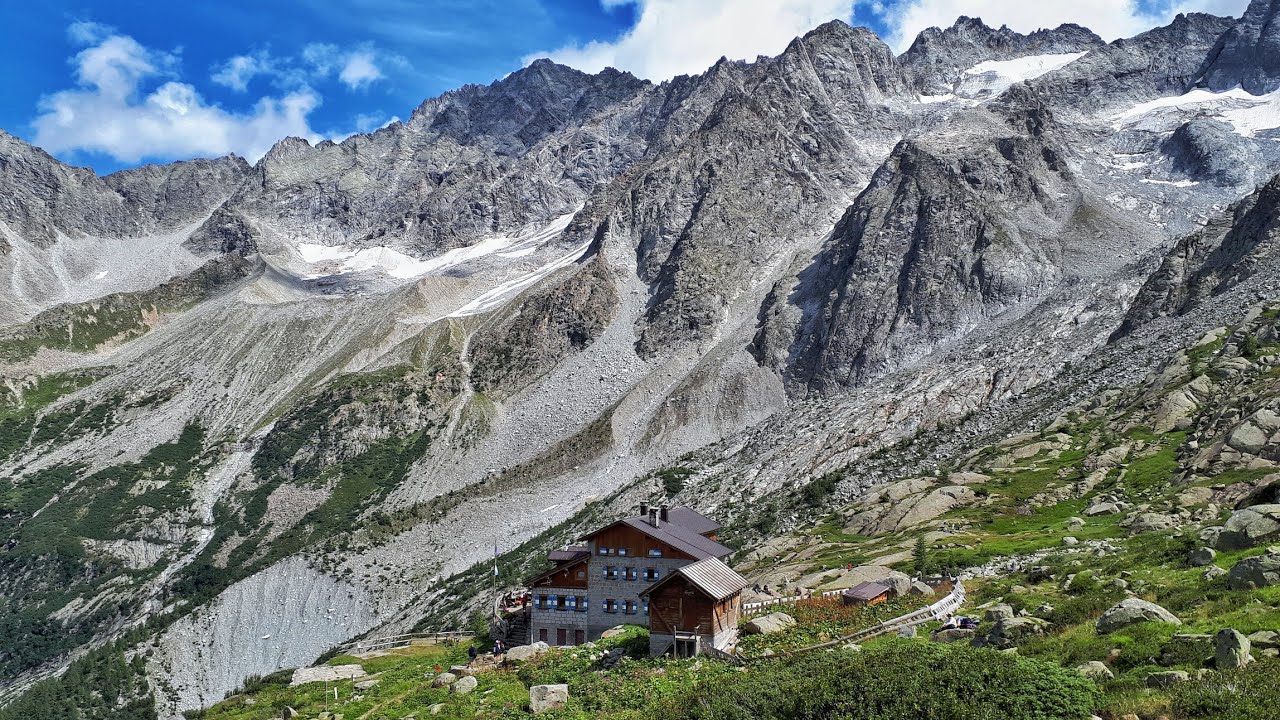 RIFUGIO DENZA - 2298mt - Al cospetto della Presanella