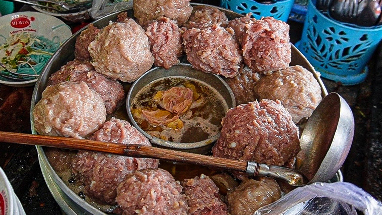 BIKIN GEGER ORANG SEPASAR!, BAKSO SUPER NGURAT JUMBO CUMA 17.000