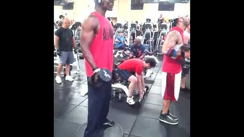 Biceps curls on bosu ball