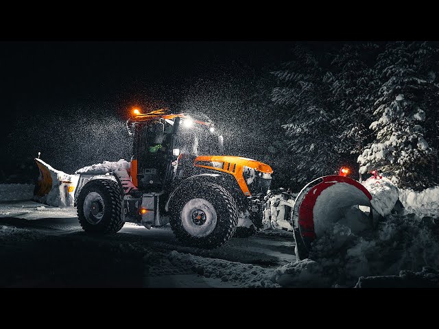 JCB Fastrac 4220 Snow Removal | With Mählers DPD & Vuomet side wing class=