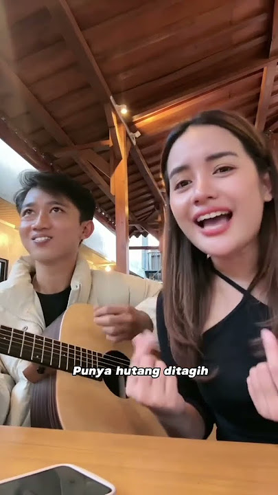 niat buat di iringin.Mas nya malab salah fokus sama lirik nya🤣
