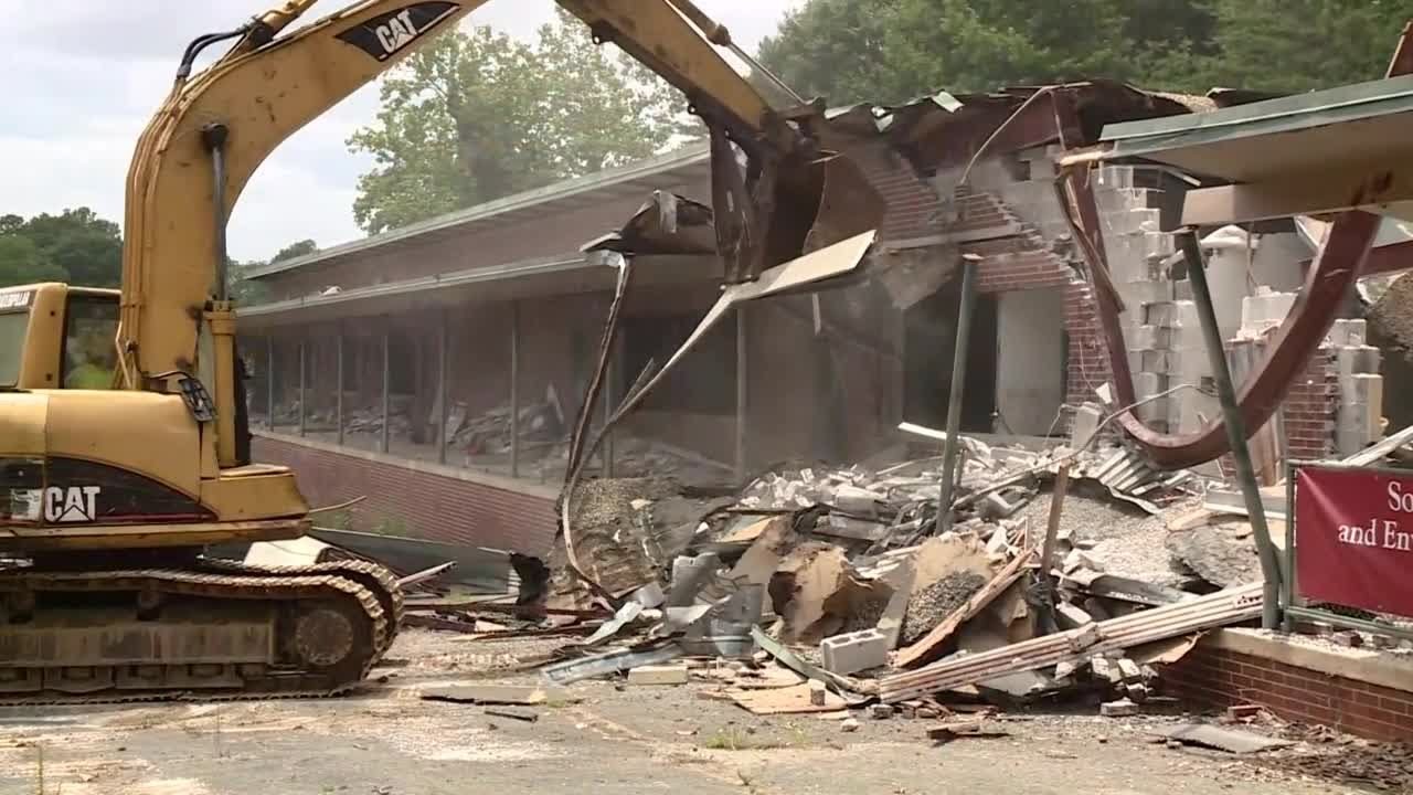 Banks High School demolition begins in Birmingham