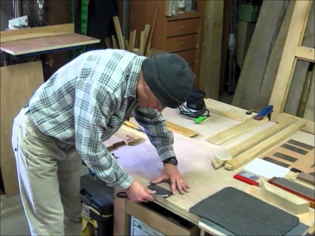 Racler le bois avec un racloir de menuisier (DIY : Scraping wood with a  carpenter's scraper) – L'Atelier Bricolage d'un Compagnon du Bois