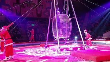 Hề xiếc bụng phệ tại rạp xiếc trung ương