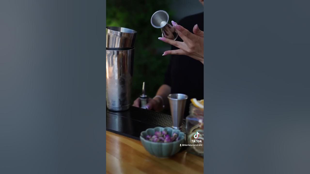 Jigger Trick #bar #barman #bartender #shorts #ytshorts #jigger #tricks #yt #flair #bartending