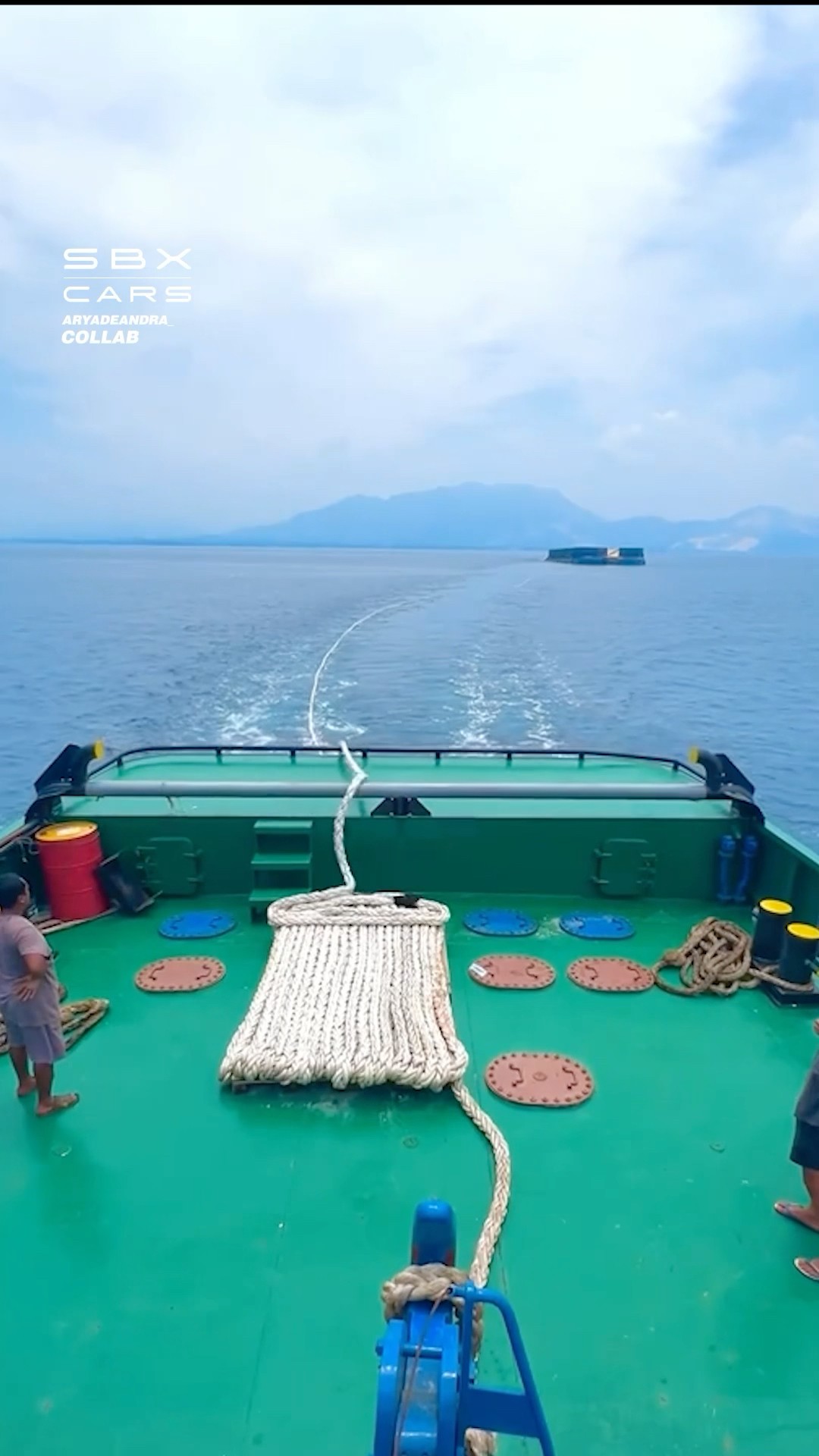 The barge uses the tugboat's engine to travel ? #boats #sea #vehicles