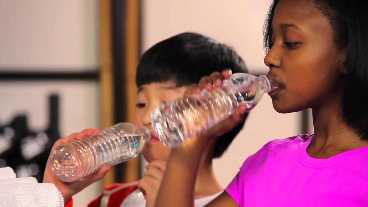 Fitness Flicks - Are Your Kids Hydrated? - YouTube