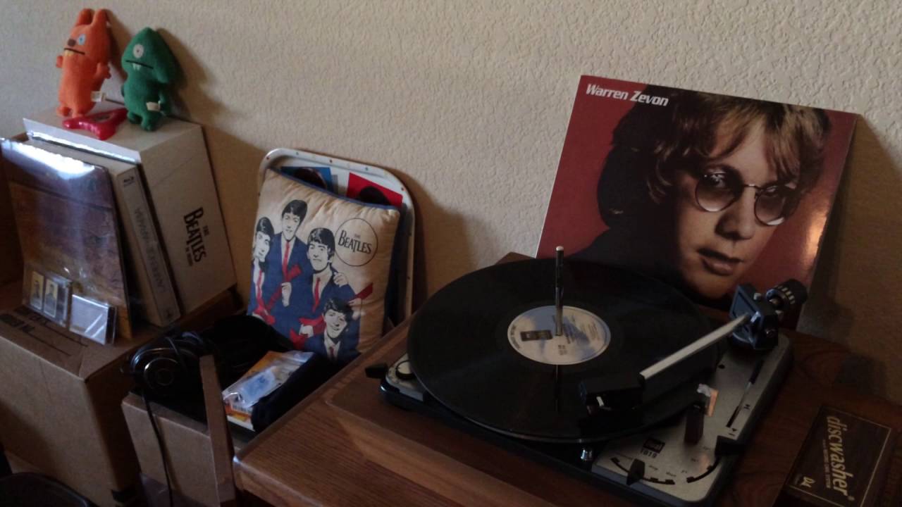 Warren Zevon Roland The Headless Thompson Gunner Vinyl playing on
