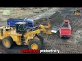 Caterpillar 992G Loads Massive Mining Trucks in ONE PASS! 😱