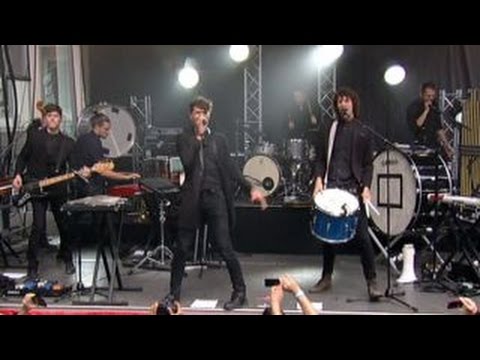 For King & Country perform 'Fix My Eyes'