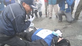 阿蘇火口で規制解除へ訓練  濃霧の中、市職員40人避難