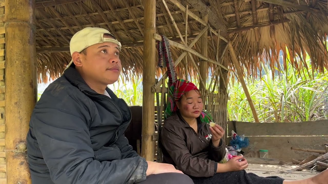 Poor girl in the forest was bitten by a poisonous snake, how will the girl's fate change?