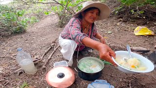 UN DÍA EN LA MONTAÑA en Busca del Agua para Cocinar  Tía María